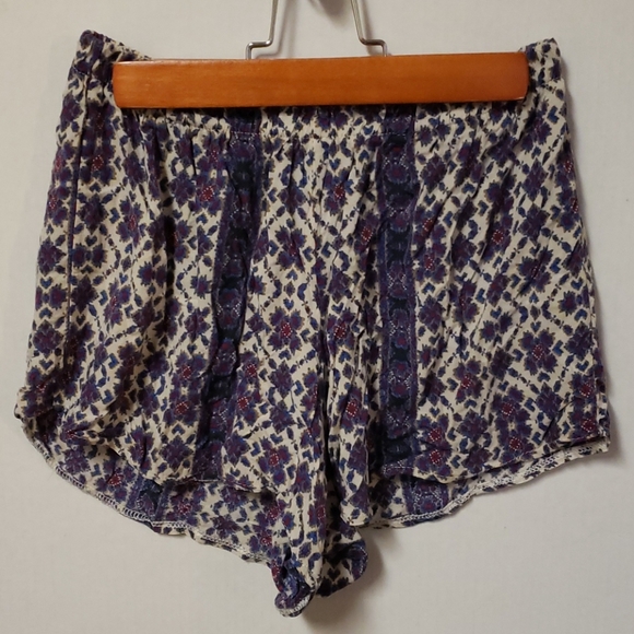 Brandy Melville Shorts - Picture 2 of 4